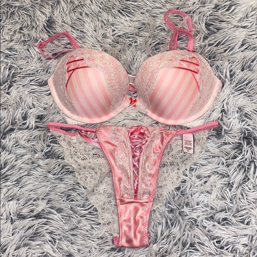 VS DREAM ANGELS FASHION SHOW BRA & PANTY SET